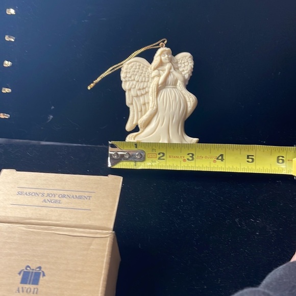 Avon Vintage NIB “Season’s Joy Ornament Angel” Cream w/gold hanging string. - Picture 4 of 7